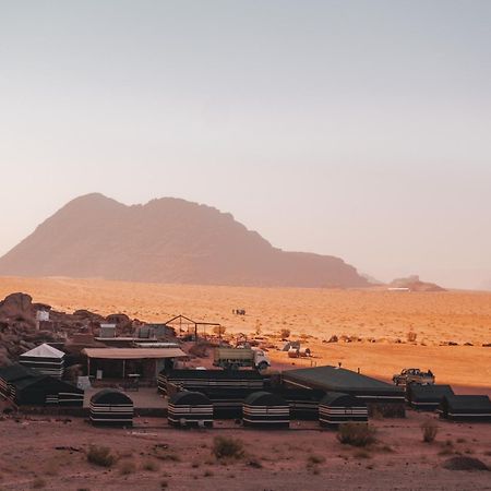 Wadirumtours&Camp Wadi Rum Esterno foto